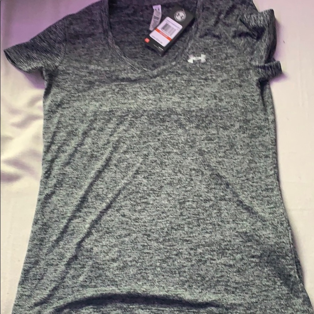 gray feathered brand new under armour t shirt